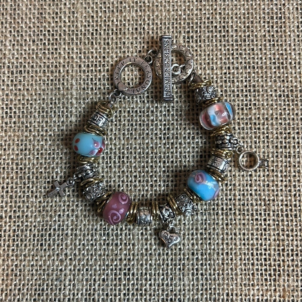 Premier Designs 25th Anniversary Charm Bracelet 7 Inch Toggle‎ Glass Beads Cross